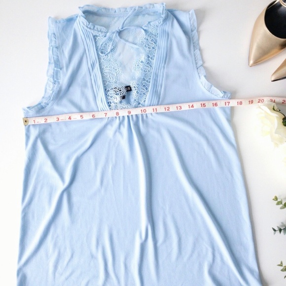 Express lace trim sleeveless blouse - Picture 6 of 6